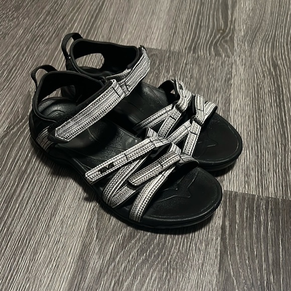 Teva Metallic Black and Silver Sandals with Y-Shape Straps - Picture 1 of 5